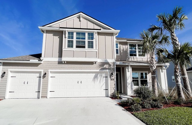 Spacious 4 bed 4 bath house with community pool & gym in charming St. Augustine