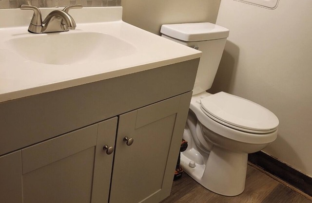 Spacious 4-bdrm house 30 mins Cedar point, walking distance beach, Tennis court