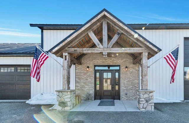 Spacious 4+bedroom with Full Bar/Party Room 20 Minutes from Lambeau Feild