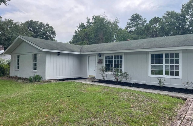 Spacious 4-bedroom house in tranquil Moncks Corner with AC