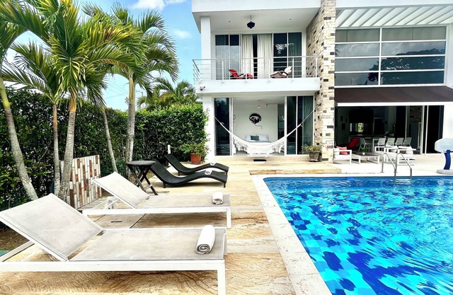 Spacious 4-Bedroom House with Pool, Jacuzzi & Family Amenities Near Piscilago