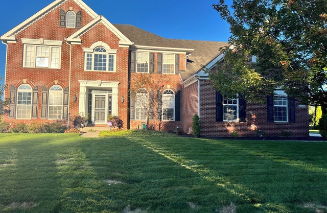 Spacious 4-bedroom house with fitness room one mile from Geist - Fishers