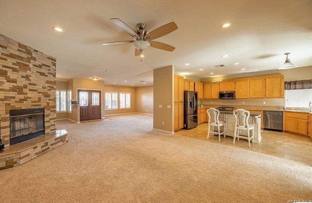 Spacious 4-bedroom house with WiFi, fitness room in charming Lancaster.