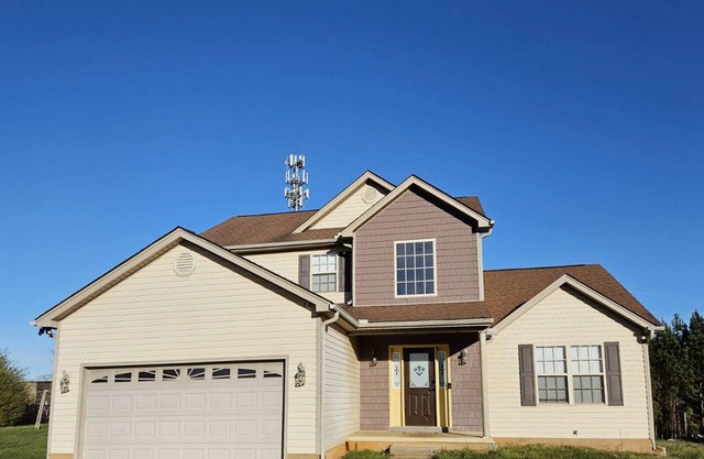 Spacious 4-bedroom home in private nature