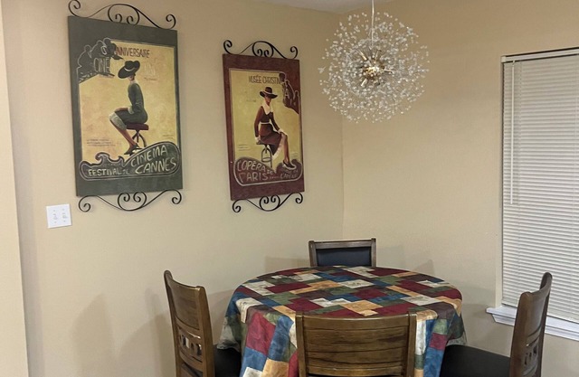 Spacious 4-bedroom house with WiFi, AC in charming Gramercy