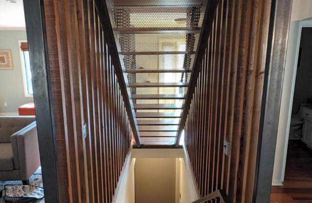 Spacious 4-bedroom house centrally located in Lawrence