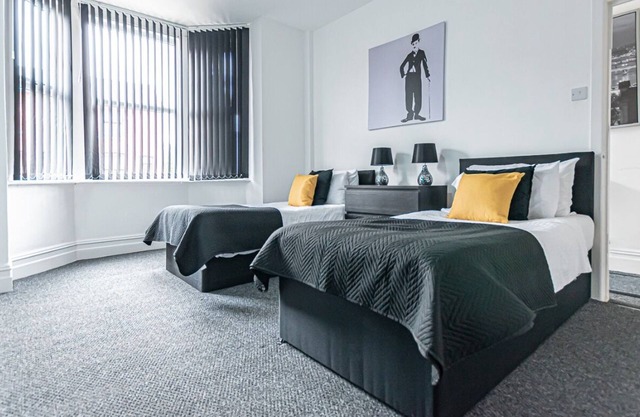 Spacious 4-Bedroom House in Wigan – Free Parking & Wi-Fi | Long Stays Welcome