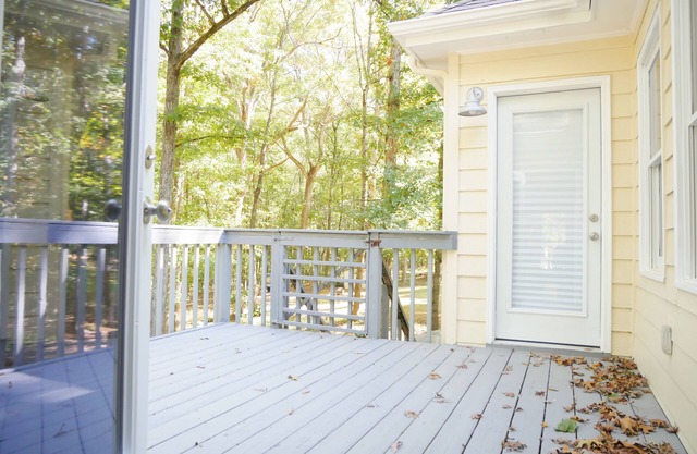 Spacious 4-bedroom house nestled among peaceful woods!