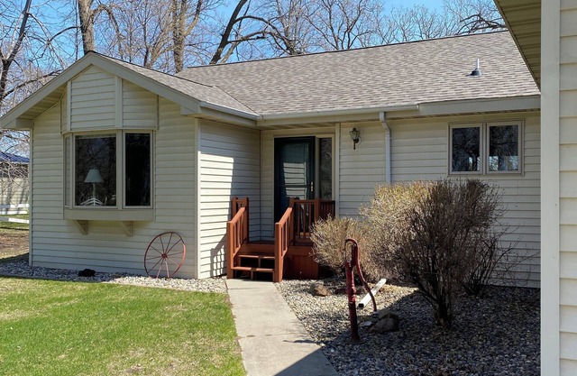 Spacious 4-bedroom house overlooking hole 2 of Balmoral golf course.