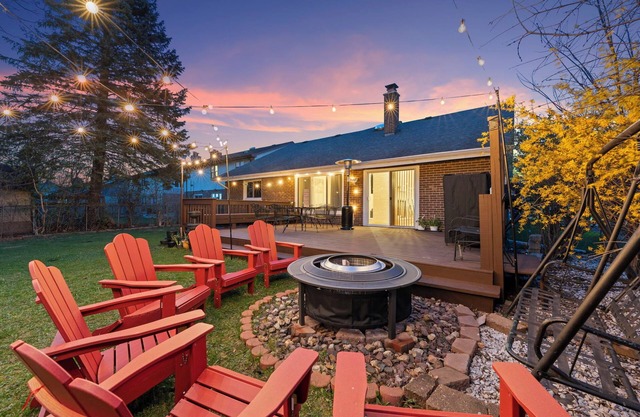 Spacious 4-bedroom house in amazing Des Plaines with WiFi, AC