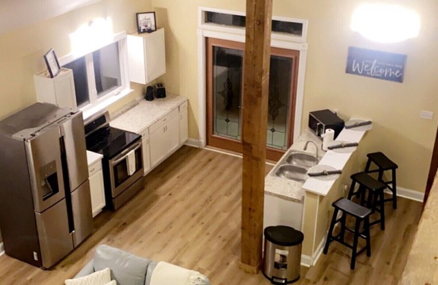 Spacious 4-bedroom house with WiFi and AC in tranquil Ocean Springs