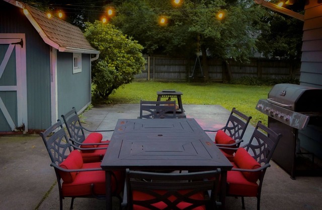 Spacious 4 BR 10 mins to 🏝 Near Chicago Sleeps 12