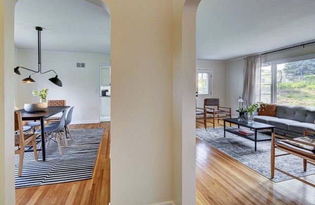 Spacious 4 BR Home in Heart of Central Omaha