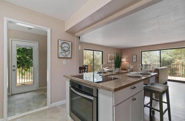 Spacious 4-BR Retreat in Auburn w/AC & King Bed