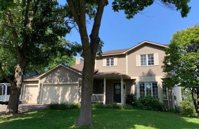 Spacious 4 BR with King Suite, 3 BA, 3 stall Garage, Game Rm, Prime Location