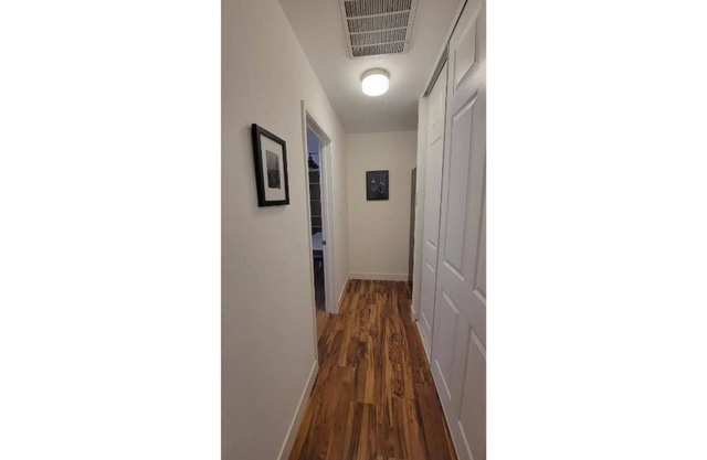 Spacious 4B2B Living Full Kitchen