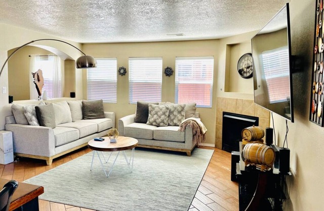 Spacious 4bedroom Rio Rancho Home with Breathtaking Views!