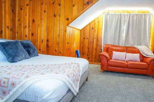 Spacious 4BR Family & Work-Friendly Home, Close to Airport