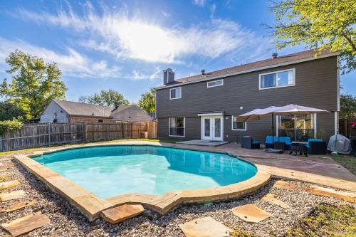 Spacious 4BR Home with Pool BBQ & Games