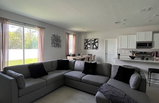 Spacious 4BR Smart Home in Quiet Ocala Neighborhood