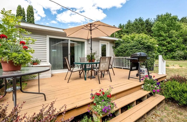 Spacious 4BR w/Firepit on Acres| Near Interlochen