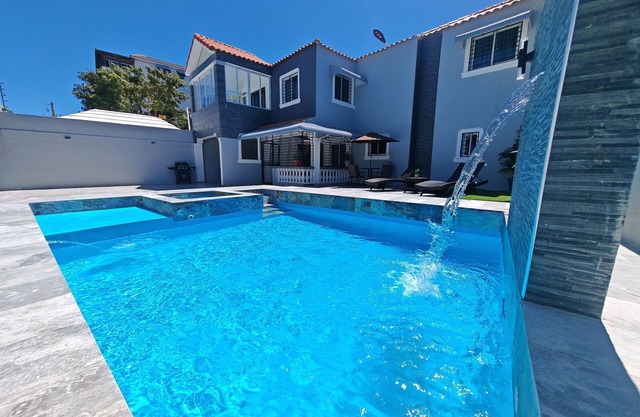 Spacious 5-bedroom villa with private Pool, Jacuzzi, AC, WiFi, BBQ, in SD Este