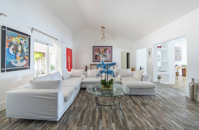 Spacious 5-bedroom villa in delightful Playa Juan Dolio with AC, WiFi