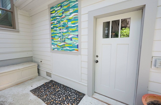 Spacious 5-bedroom house on private, gated Seabrook Island. Pet-Friendly!