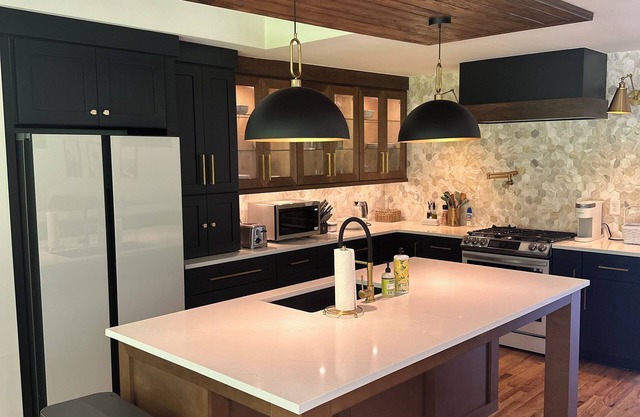 Spacious 5-bedroom house in charming Stone Mountain with WiFi, AC