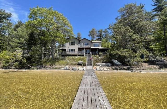 Spacious 5-Bedroom Beaver Island Lakehouse on Lake G-Wifi & Watercraft Included!