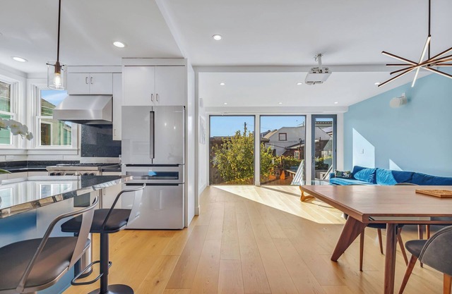 Spacious 5-bedroom house - AC, Wifi, Sauna, Sundeck, Garden, Home Cinema…