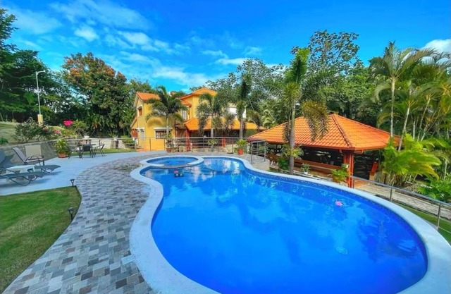 Spacious 5-bedroom estate in awesome Jarabacoa with WiFi, AC