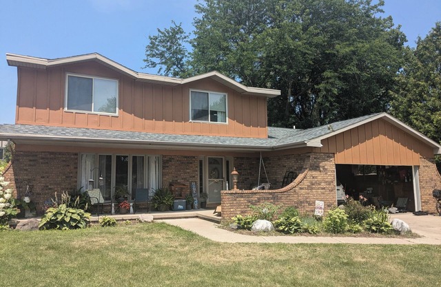 Spacious 5-bedroom house in Green Bay with WiFi, AC available for 2025 NFL draf