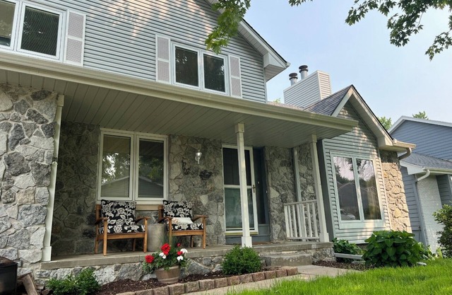 Spacious 5-bedroom house with WiFi, AC in charming Bellevue