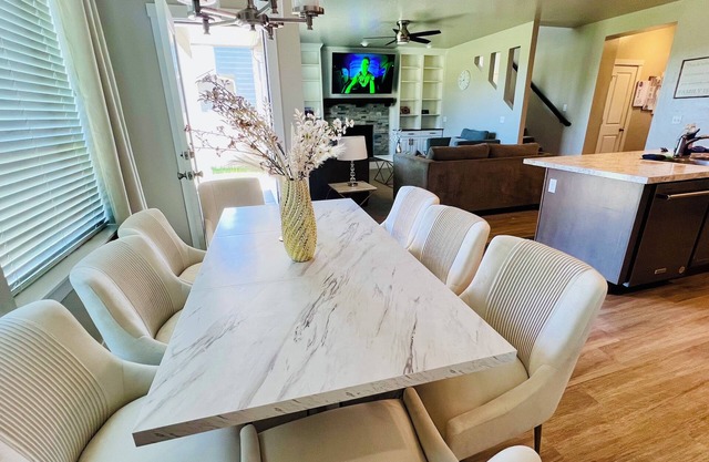 Spacious 5-bedroom house in charming Caldwell with lots of fun activities