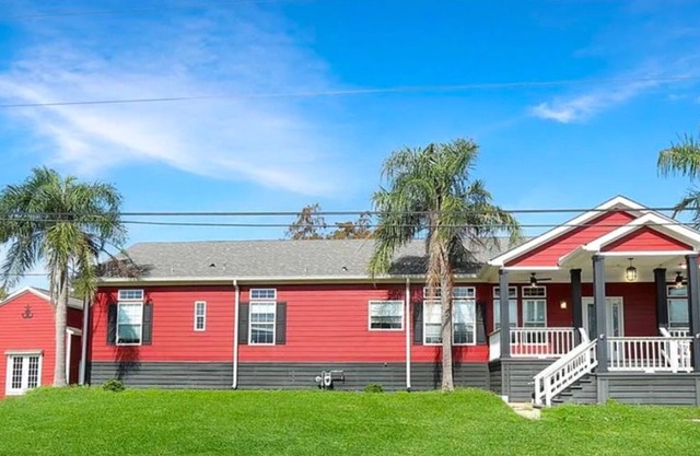 Spacious 5-bedroom house with WiFi, AC in charming Lafitte