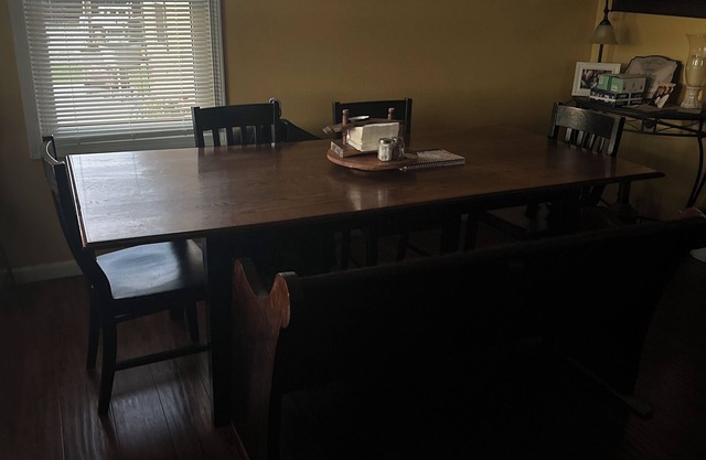 Spacious 5-bedroom house with AC, WiFi in tranquil Butler. Right outside of town