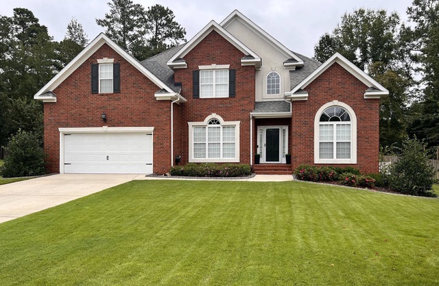 Spacious 5-bedroom house for Masters Vacation in charming Evans