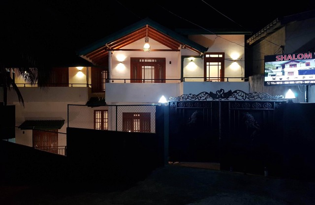 Spacious 5-bedroom villa in lovely Nattarampota, Kandywith WiFi, AC
