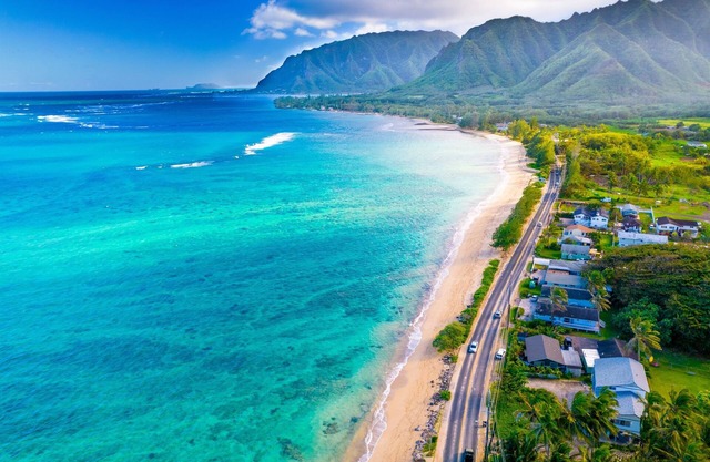 Spacious 5 Bedroom Oceanfront Home in Oahu's Countryside