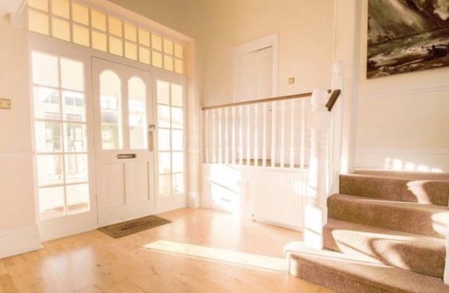 Spacious 5 bedroom Southwold home, all en-suite, close to pier and town