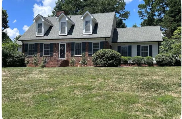Spacious 5-beds/2Baths Luxury Guest House in Gastonia.