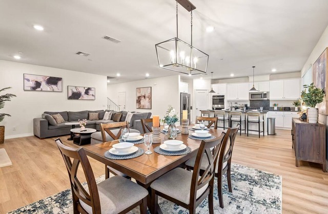 Spacious 5bd/7 beds/near airport