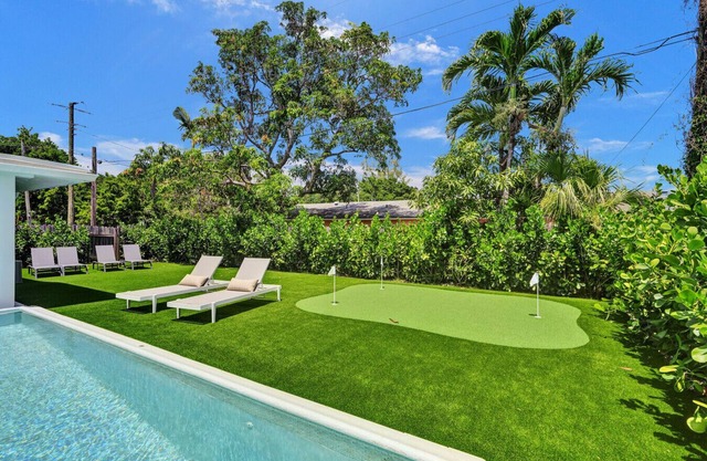 Spacious 5BR Miami Oasis w/Pool