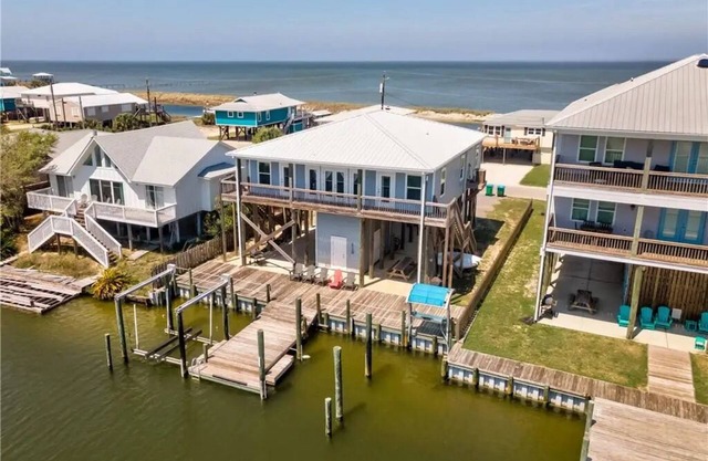 Spacious 6-bedroom waterfront house in Dauphin Island with short walk to beach