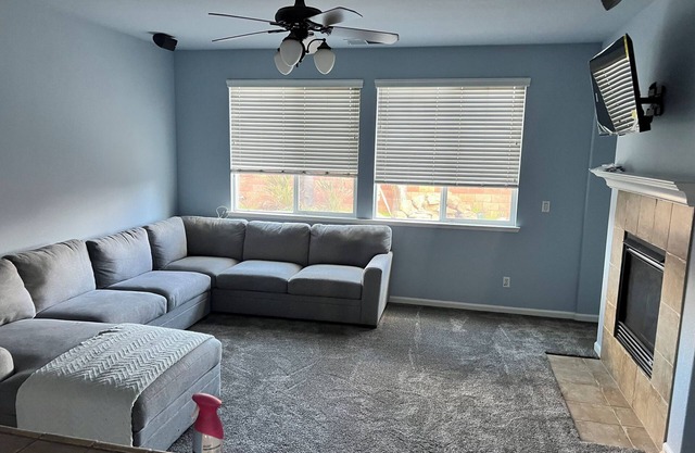 Spacious 6-bedroom house in charming Rancho Cordova w/AC, WiFi, Swimming Pool