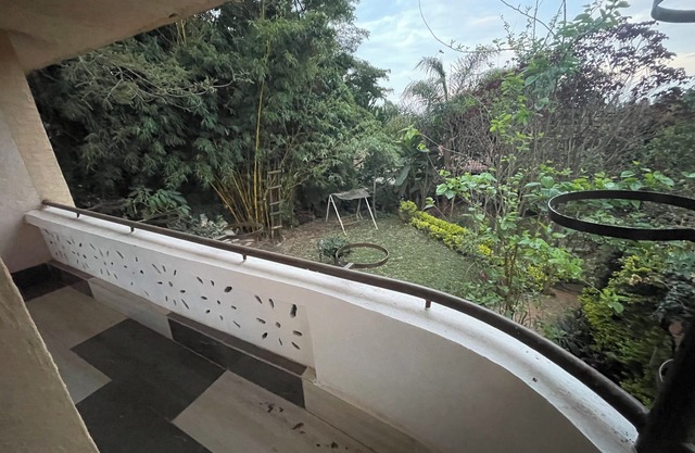 Spacious 6 Bedroom Villa With Private Garden & Swimming Pool