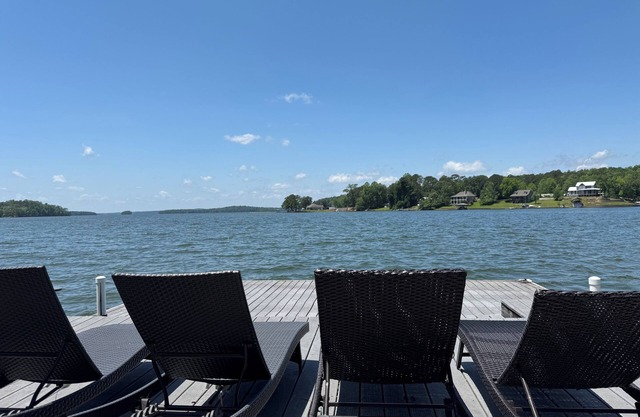 Spacious 6BD 4BA Lakehouse. Sleeps 17. Views. Dock. Paddleboards. Screened Porch