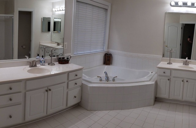 Spacious 6BR Retreat in Fabulous Severn, Fitness Room, AC & Fast WiFi!