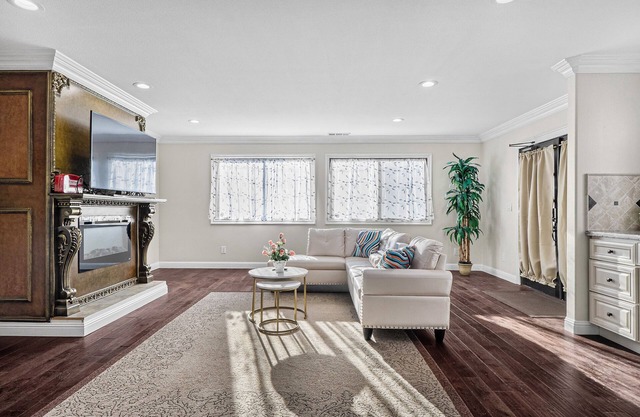 Spacious 7-bedroom house in delightful San Jose with WiFi, AC